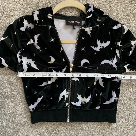 Trickz N Treatz Bat Graphics Goth Velvet Cropped Zip Up Sweatshirt Size XXS - Picture 7 of 7